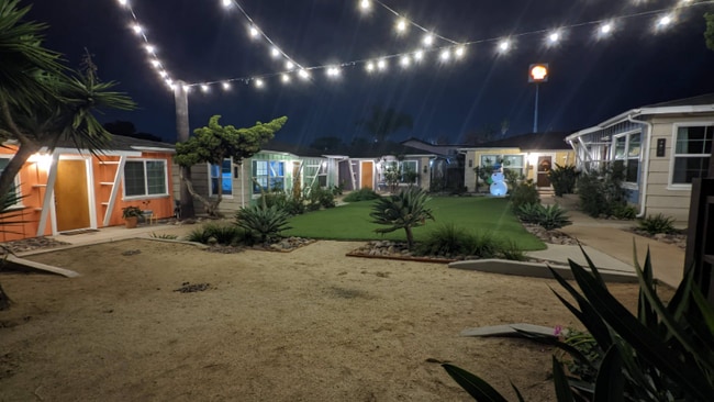 Foto del edificio - 4885 Naples St