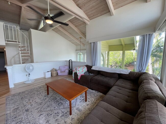 Building Photo - Two Bedroom + Loft/Two Bathroom Napili Tow...
