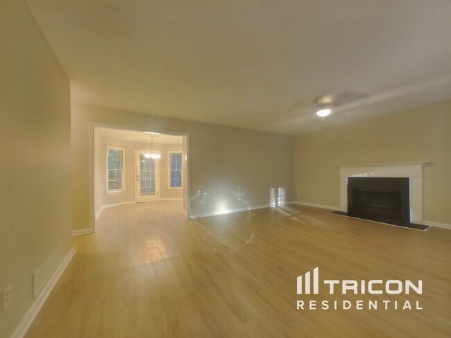 Foto del edificio - 623 Cedarcrest Rd