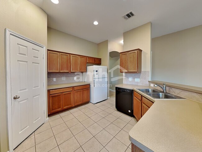 Foto del edificio - 18505 Sandy Bottom Dr