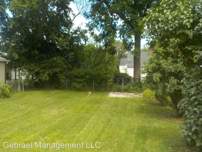 Building Photo - 329 Bede St