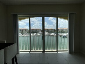 Building Photo - 10 Harbour Isle Dr E