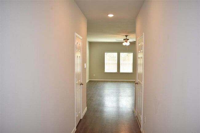 Building Photo - 3622 Vista Pointe Dr