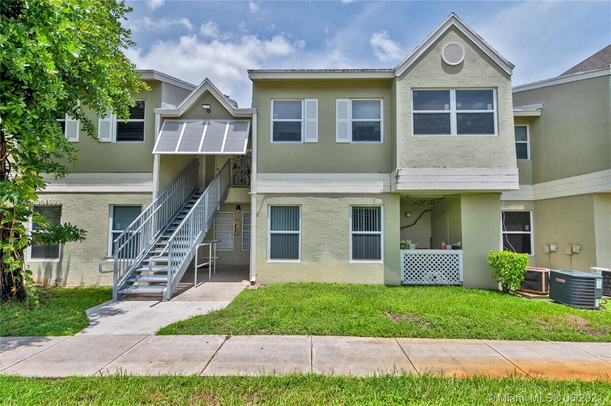17520 NW 67th Pl Unit K3, Hialeah, FL 33015 Condo for Rent in
