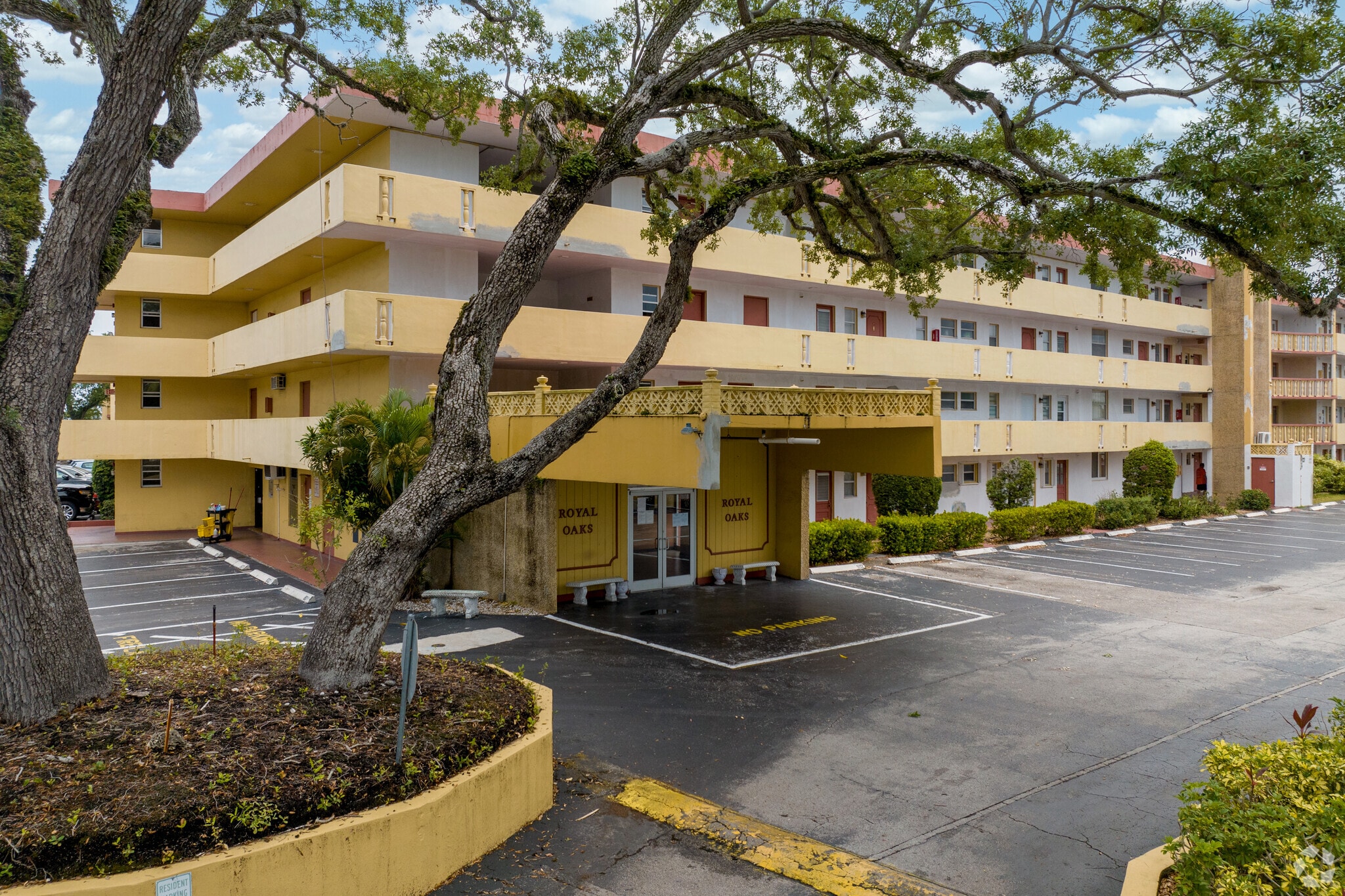 Royal Oaks Condominium