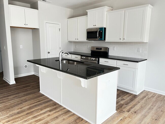 Building Photo - 224 Suhani Ln