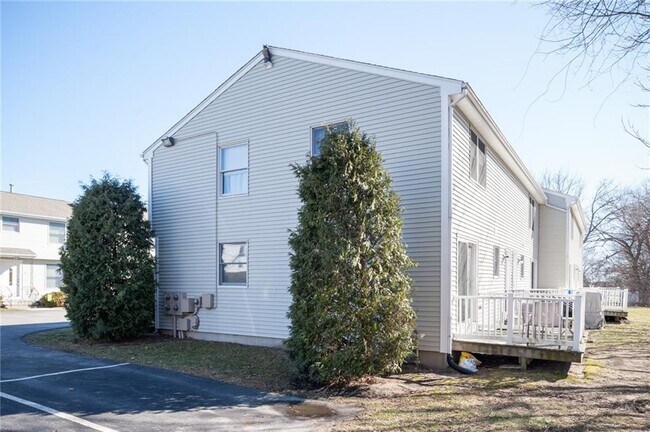 Building Photo - 9 Morrill Ln