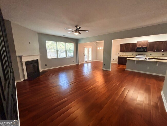 Foto del edificio - 8389 Regent St