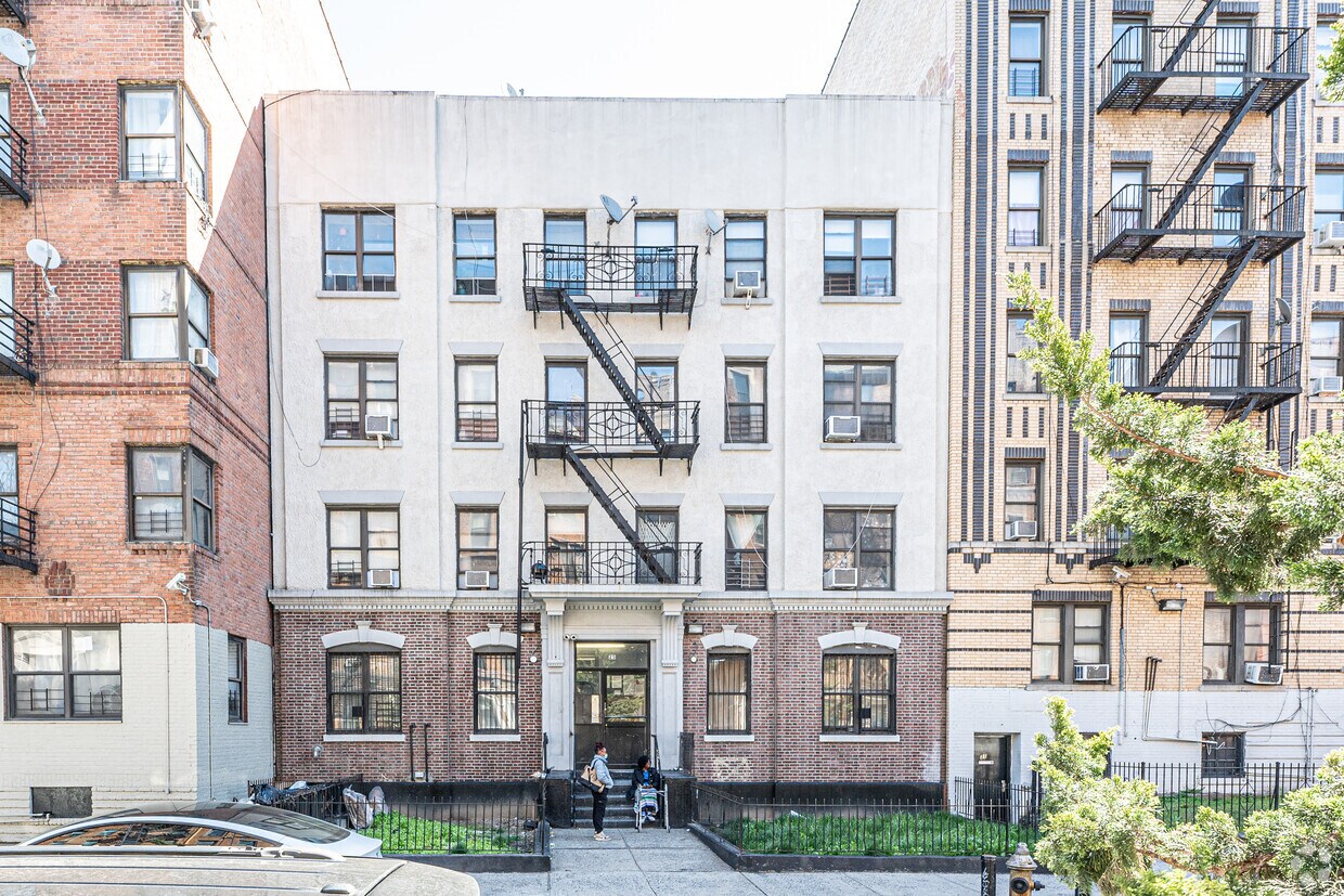 Primary Photo - 25 E 21st St