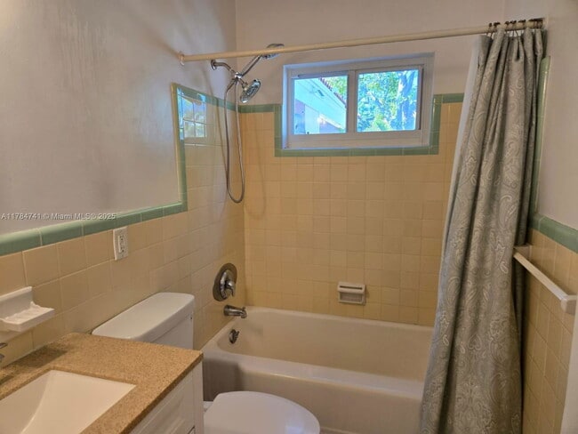 Foto del edificio - 1152 Bayview Dr