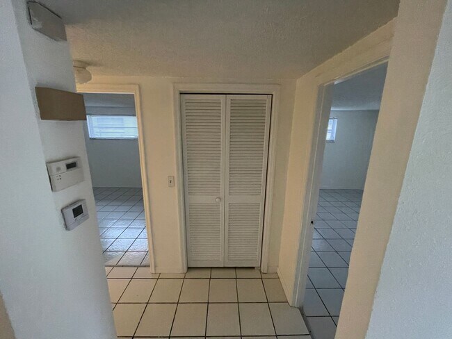 Building Photo - 3/2/1 in Port Richey