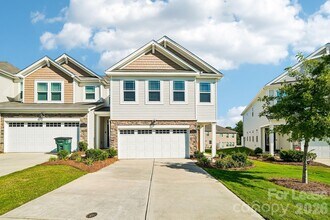 Building Photo - 15618 Little Bluestem St