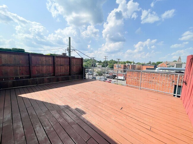 Foto del edificio - 208 W Michigan Ave