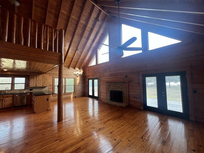 Building Photo - 157 W Shore Dr