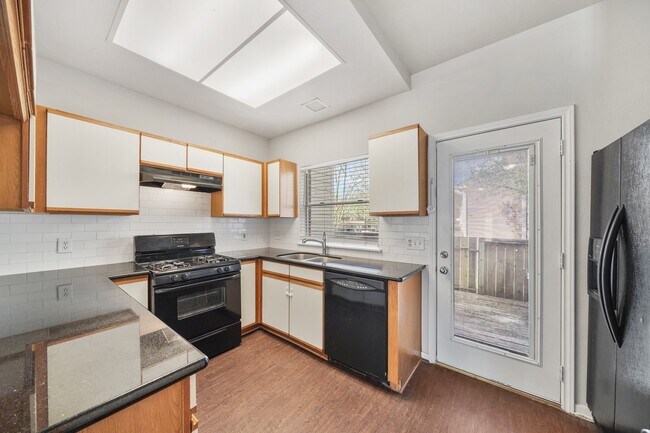 Foto del edificio - 2930 Grants Lake Blvd