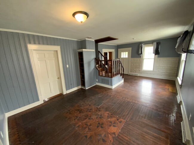 Building Photo - 217 E Roselawn St