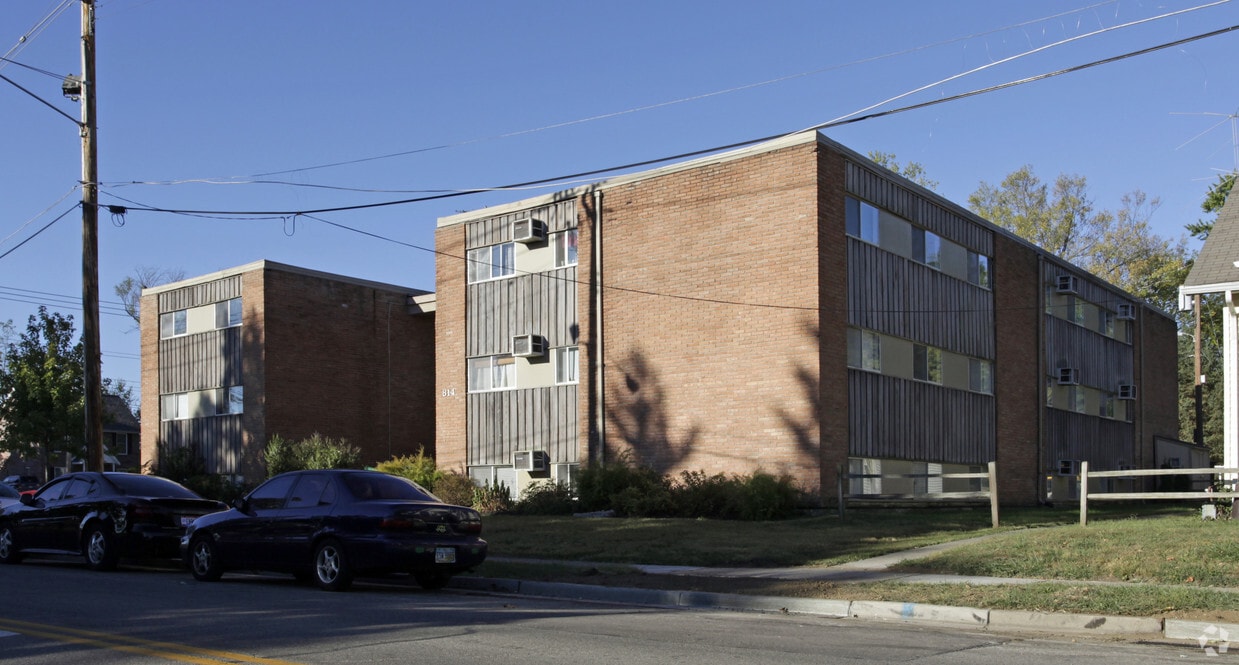 Building Photo - The Maples
