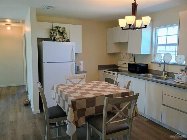 Foto del edificio - 12 Valdez Rd