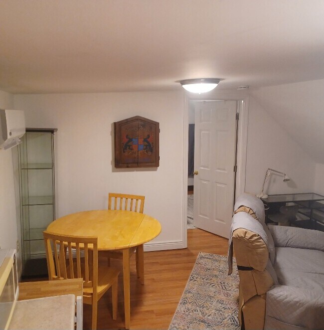 Foto del edificio - 139 Pine Hollow Rd