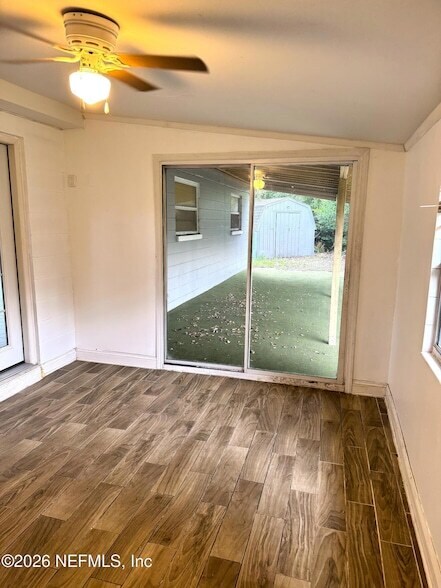 Foto del edificio - 2856 Beachwood Blvd