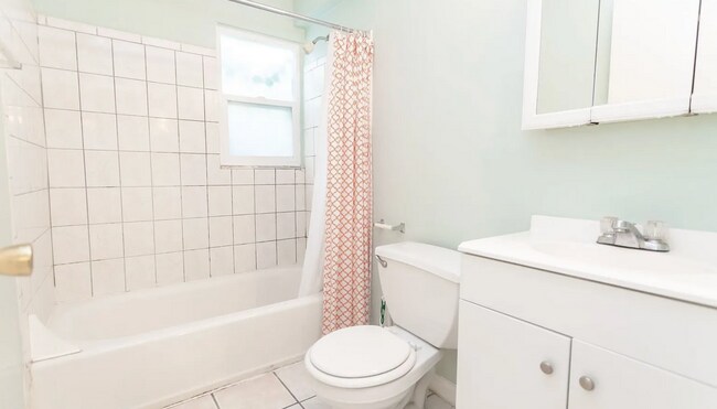 Foto del edificio - 3bed/2 bath just minutes walk to MacArthur...