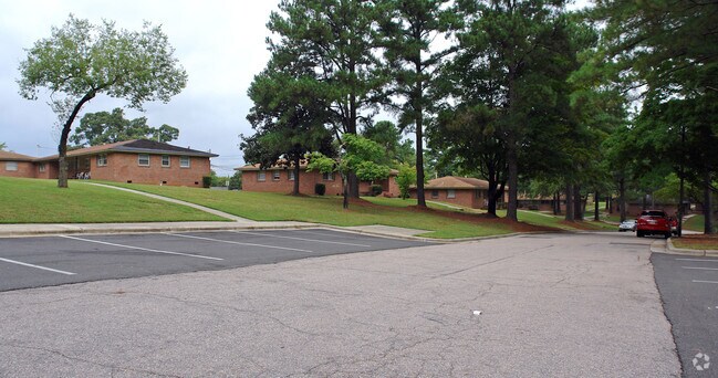 Foto del edificio - Raleigh Club Apartments