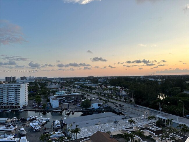 Foto del edificio - 13499 Biscayne Blvd