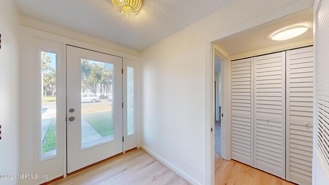 Building Photo - 222 7th St