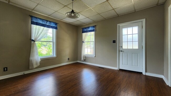 Building Photo - Renovated Cottage For Rent