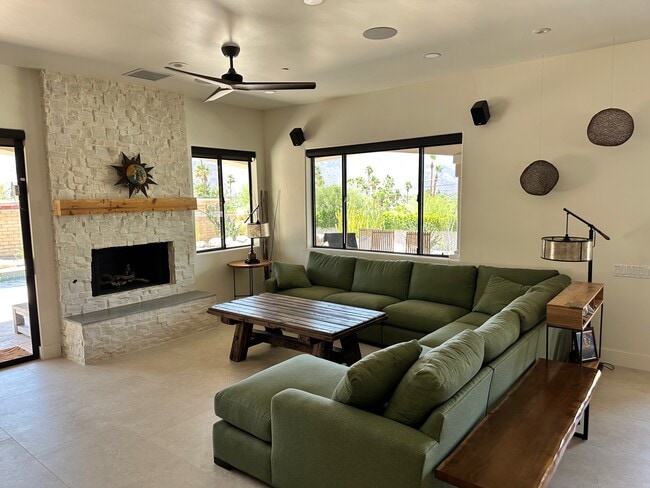 Building Photo - 2800 Cholla Pl