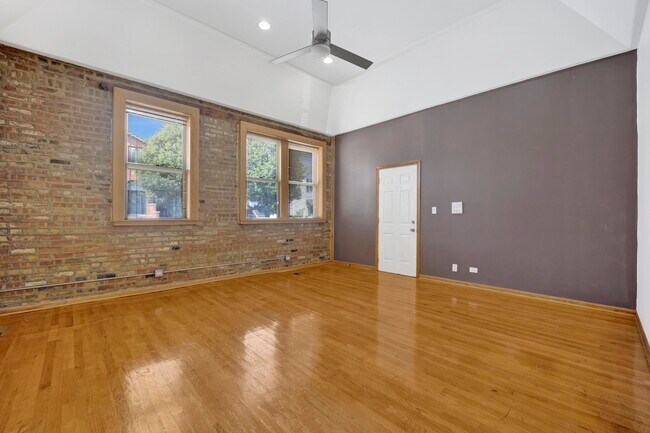 Foto del edificio - 2859 S Lowe Ave