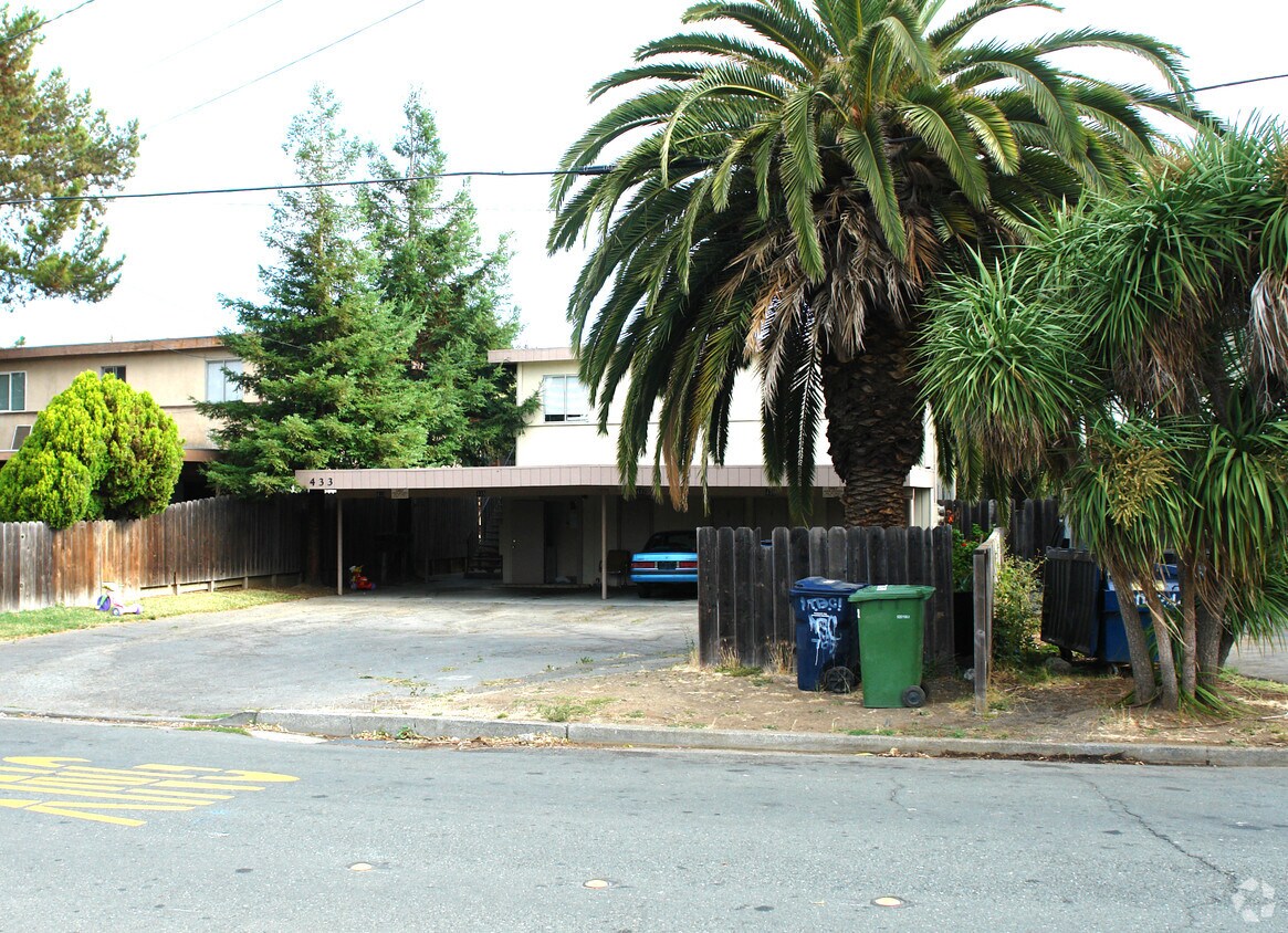Foto del edificio - 433-439 E L St