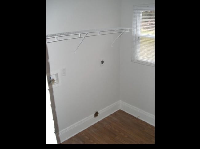 Building Photo - 710 Hambrick Ave
