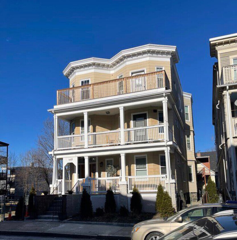 Primary Photo - 117 Howland St