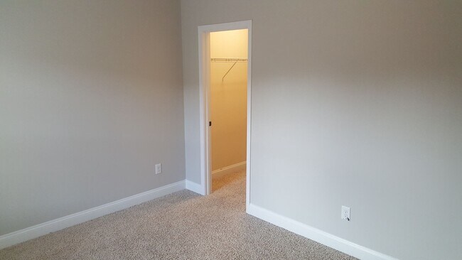 Building Photo - Georgous Full brick townhome in Coveted co...