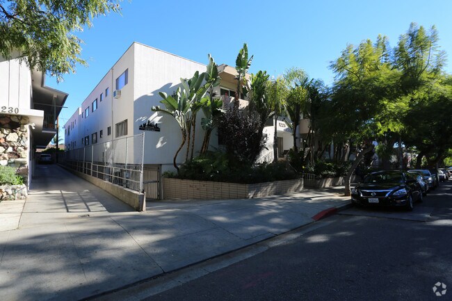 Foto del edificio - 1226 N Fuller