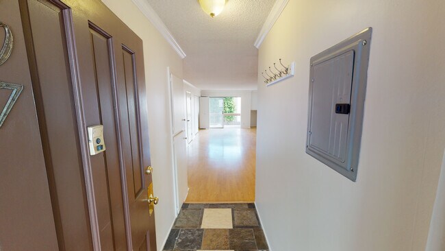Foto del edificio - 6151 Canterbury Dr