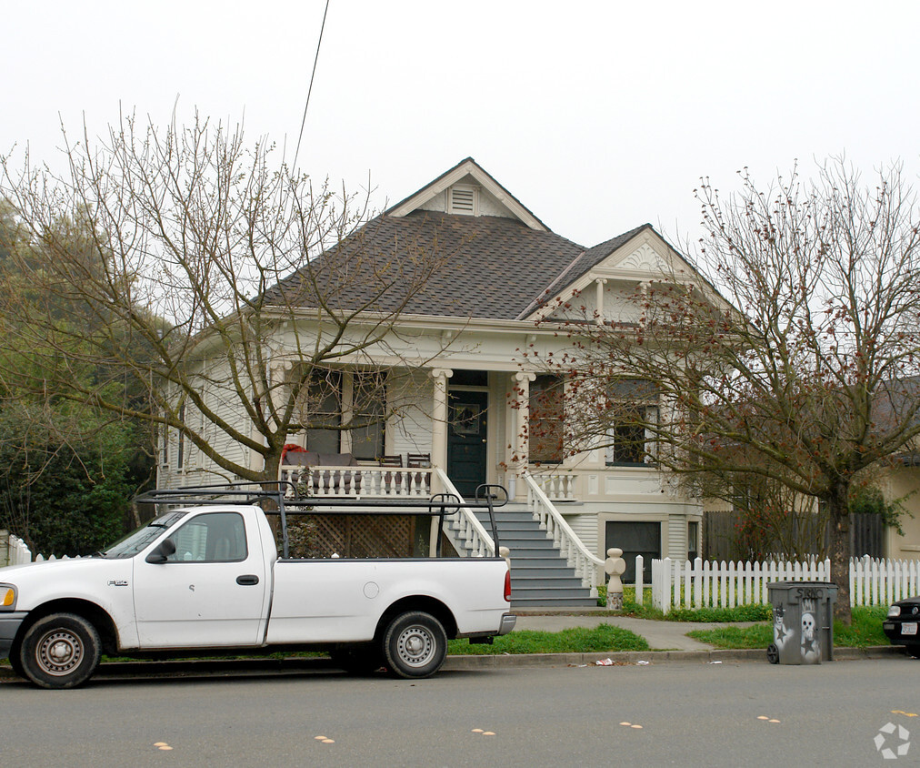 Primary Photo - 525 A St