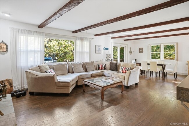 Building Photo - 15 Club Dr