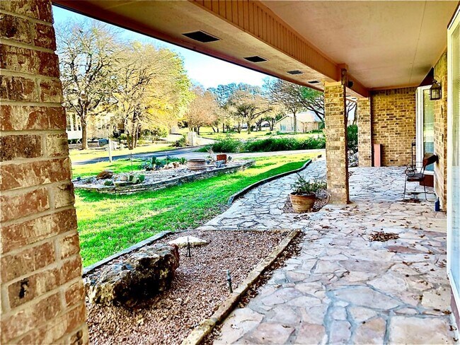 Building Photo - 10 Overbrook Ct