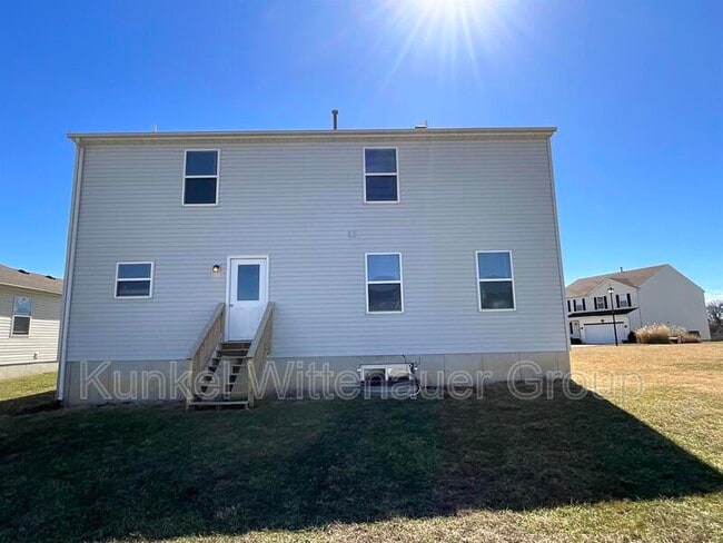 Building Photo - 59 Meadowview Dr