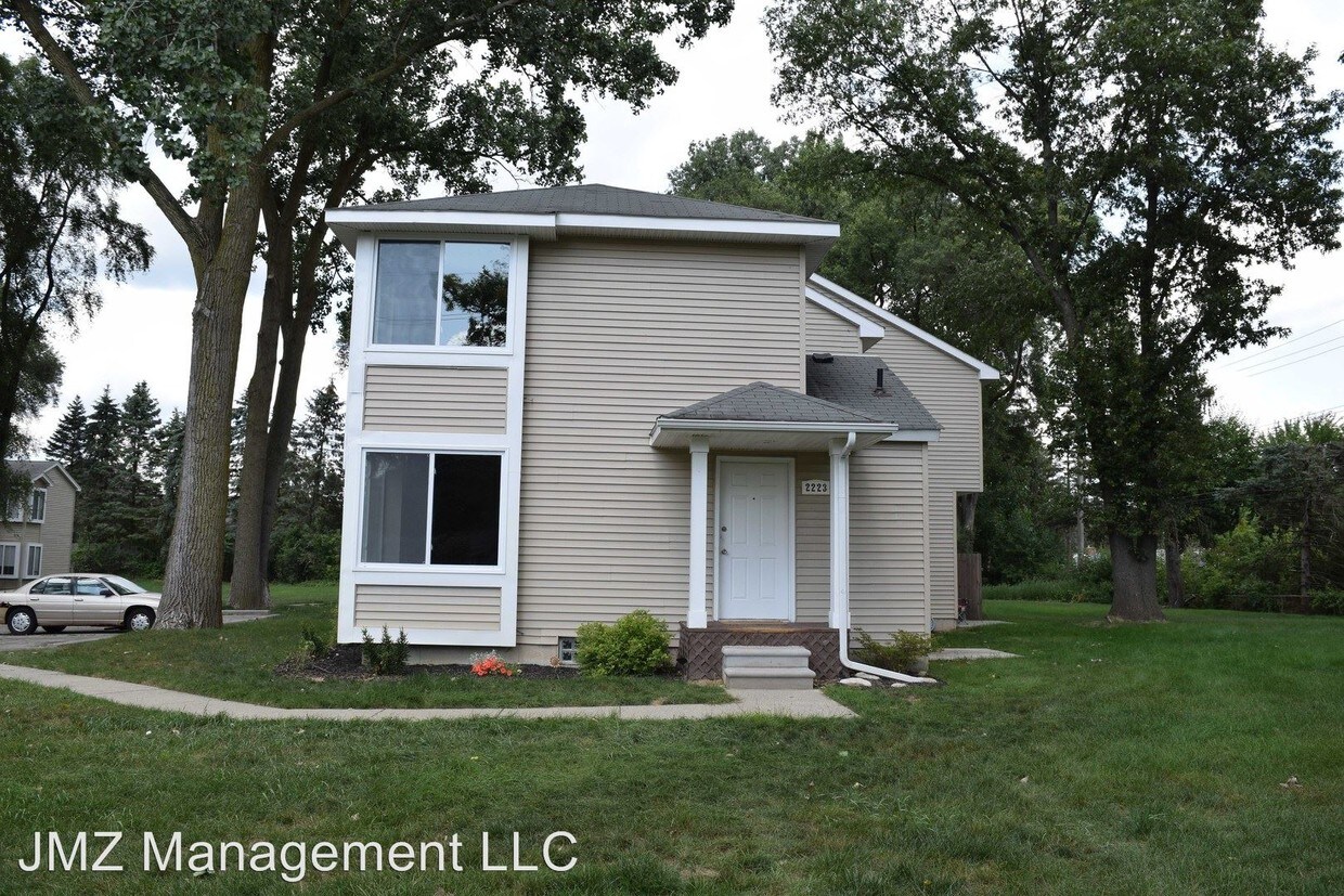 Primary Photo - 2223 S Commerce Rd