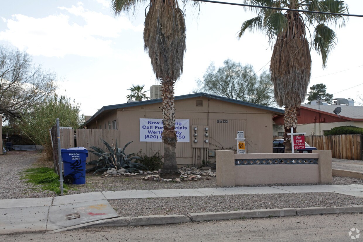 Building Photo - 3620 E Monte Vista Dr