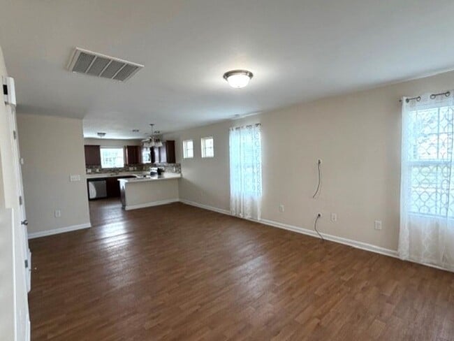 Foto del edificio - ~~ Luxurious End Unit 3-bedroom Townhome ~~