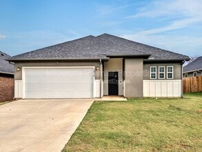 Building Photo - 1036 Ray Dr