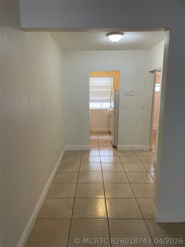 Foto del edificio - 6930 Byron Ave