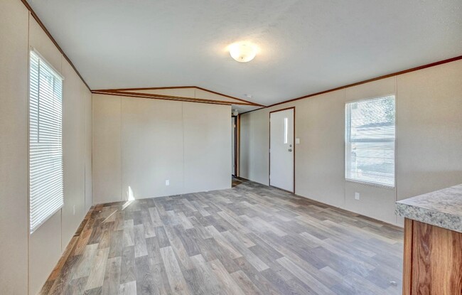 Building Photo - 2 bed 2 bath trailer available now