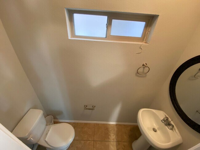 Building Photo - Beautiful Home!