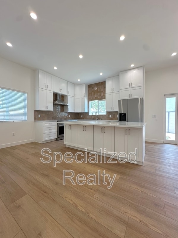 Building Photo - 1135 Scofield Dr