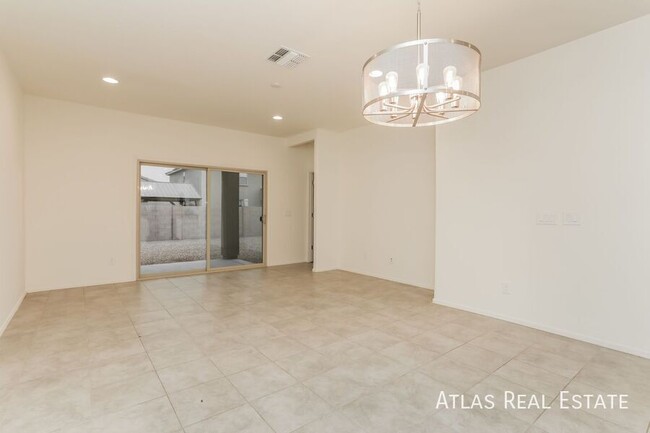 Foto del edificio - 10695 W Dickerson Dr